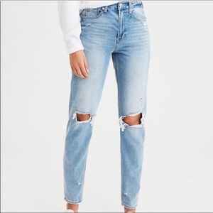 AEO High Waisted Mom Jeans 👖